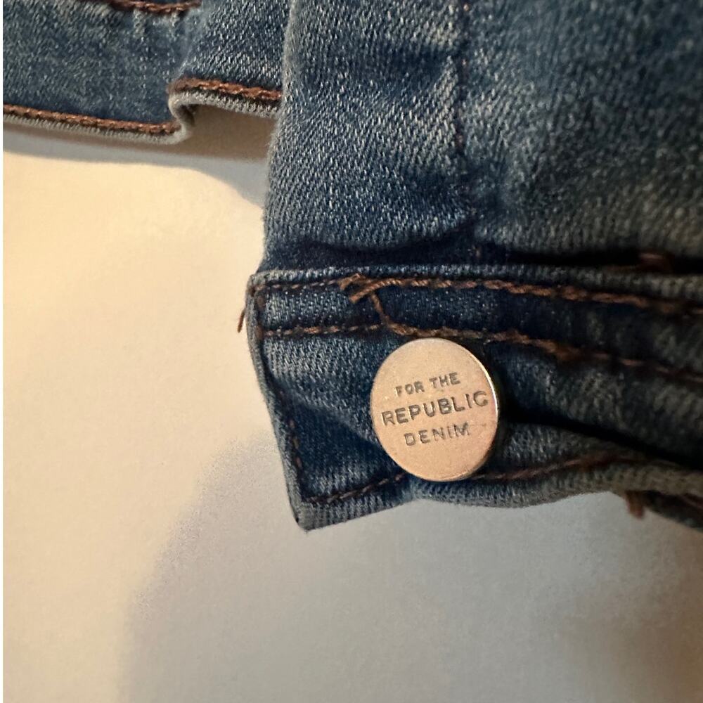 For The Republic Blue Medium Wash Frayed Button Front Denim Jacket Size XS - Picture 5 of 8